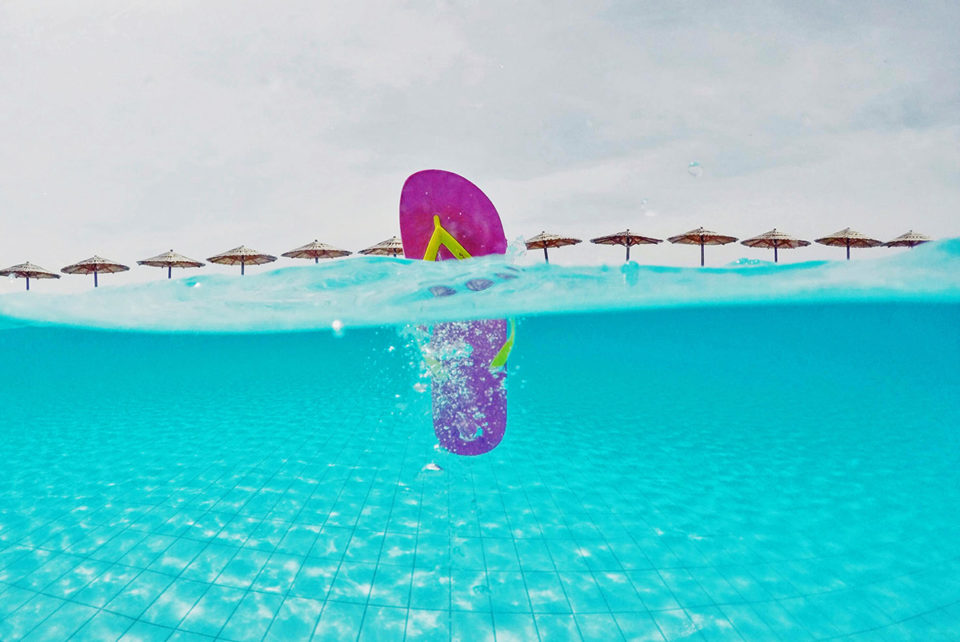 drop-into-water-ipanema-flipflops