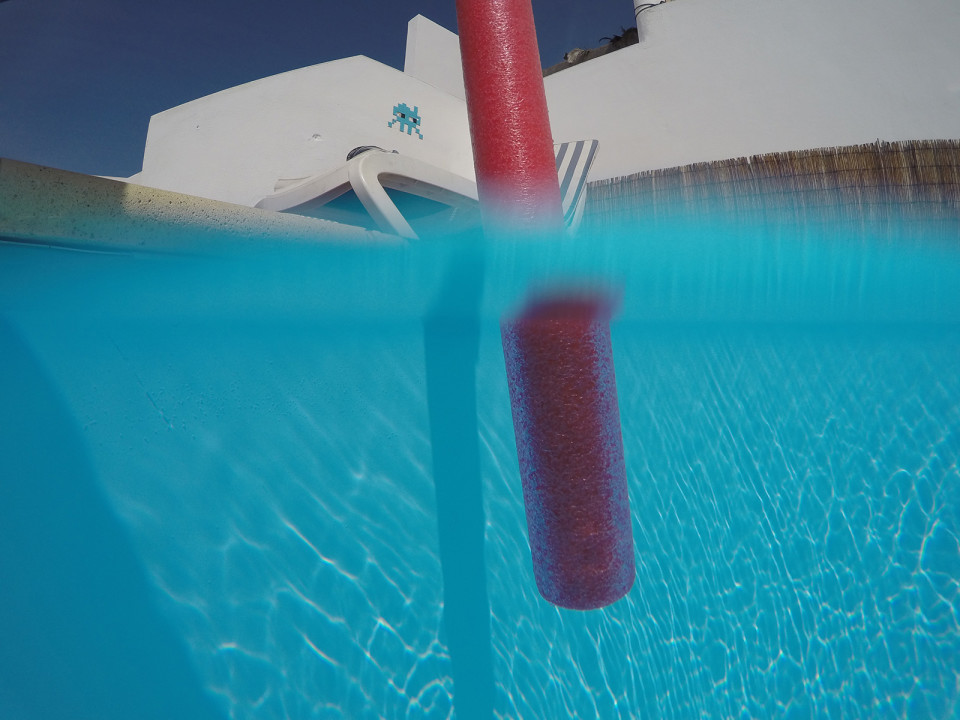 split-photo-normal-gopro-housing-blurred-waterline-and-refraction