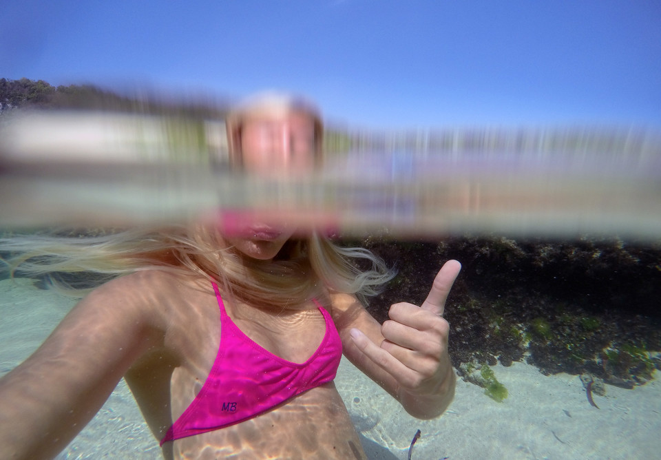 underwater-selfie-no-dome-port